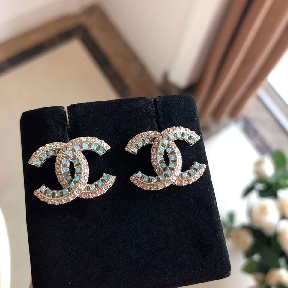 Bông tai Chanel logo điểm 2 màu cao cấp