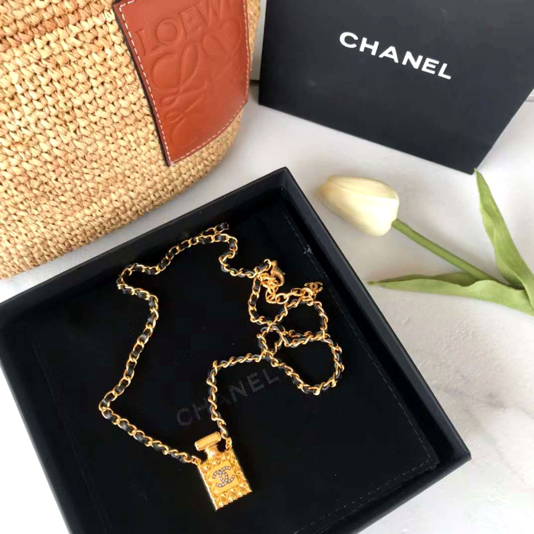 Vòng cổ mặt Chanel vàng gold super