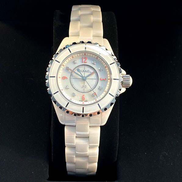 Đồng hồ Chanel quai nhựa mặt viền bạc siêu cấp