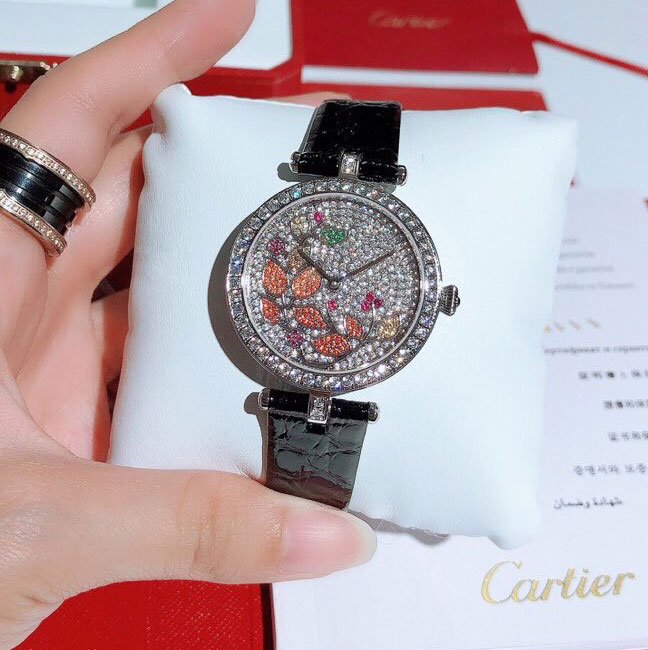 Đồng hồ mặt nạm đá Cartier dây da cao cấp