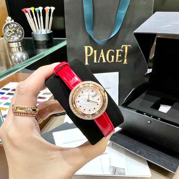 Đồng hồ mặt tròn điểm đá hiệu Piaget cao cấp