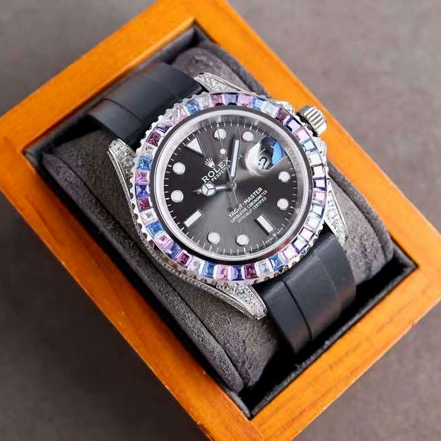 Đồng hồ Rolex mặt đen viền đá siêu cấp