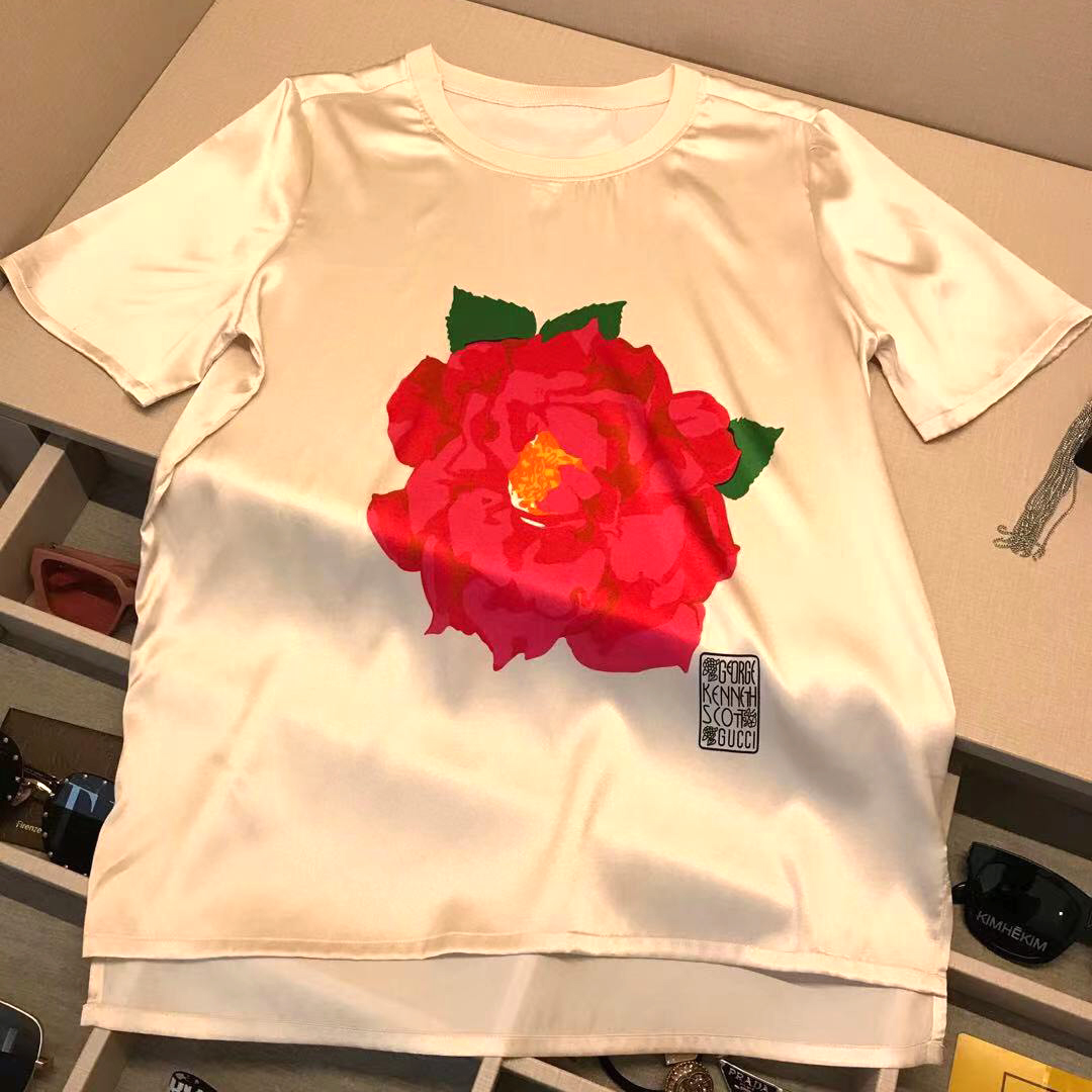 Áo phông hiệu Gucci hoạ tiết hoa mẫu đơn 