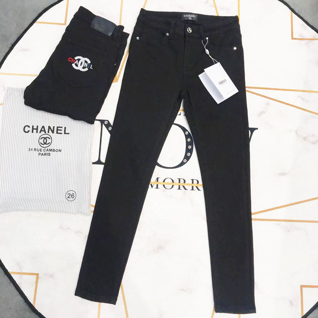 Quần bò hiệu Chanel đen thêu logo sau túi cao cấp