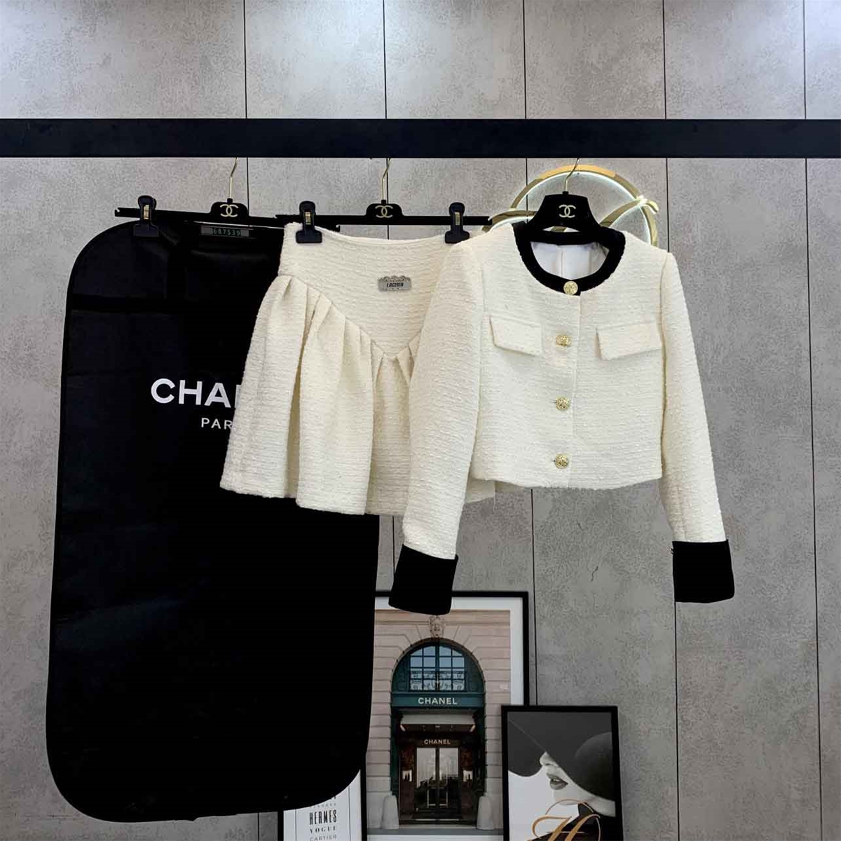 Set váy dạ ngắn cổ tròn phối đen Chanel cao cấp
