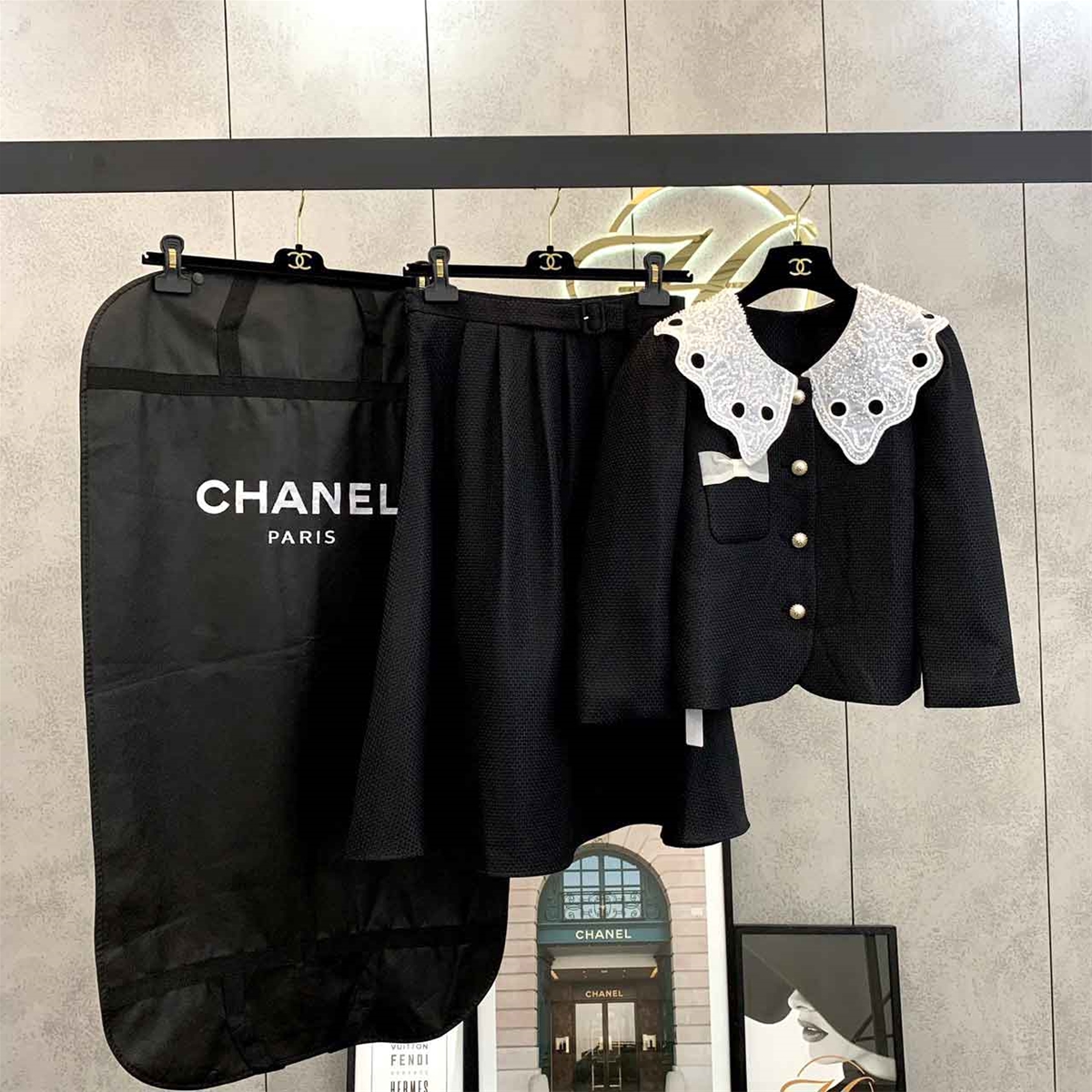 Set váy dạ ngắn cổ trắng hiệu Chanel siêu cấp
