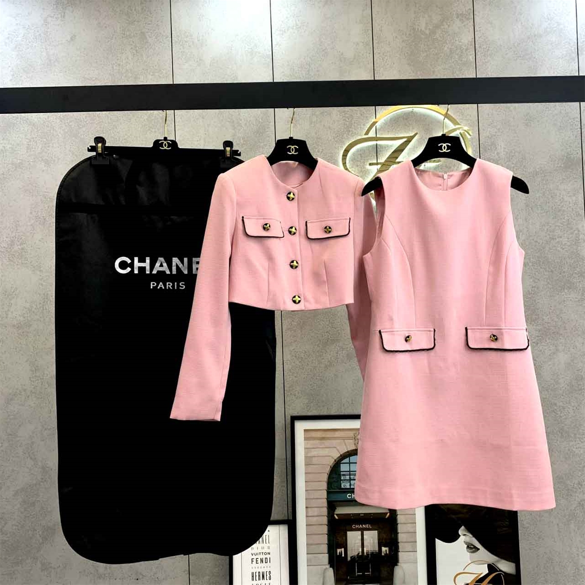 Set váy dạ liền thân kèm khoác crop hiệu Chanel