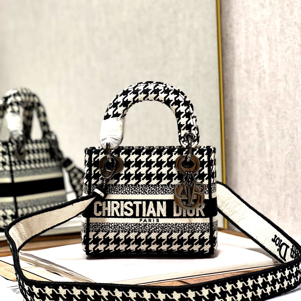Túi xách Christain Dior lady khóa bạc chất thổ cẩm đen trắng siêu cấp