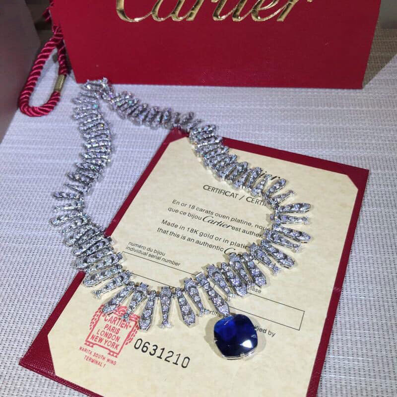 Vòng đeo cổ đính đá hiệu Cartier cao cấp