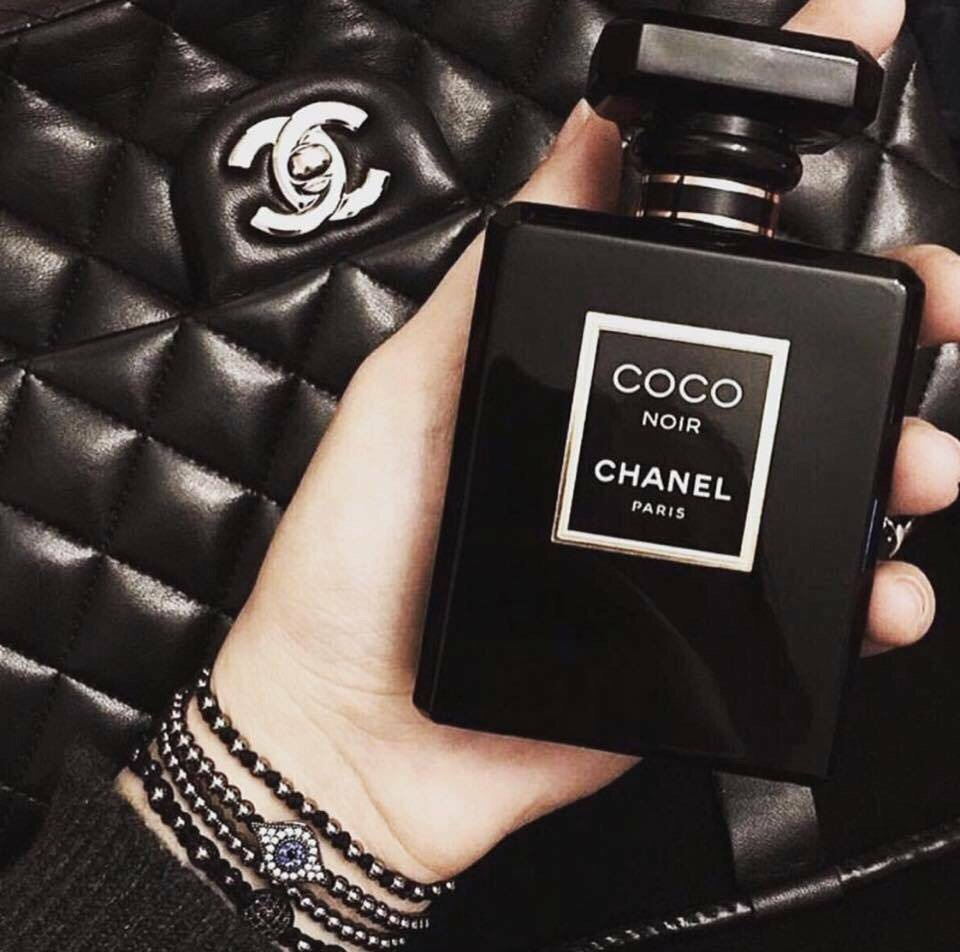 Nước hoa Chanel đen huyền bí
