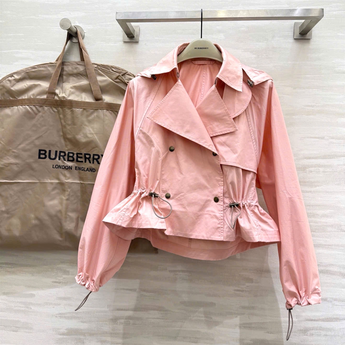 Áo khoác nữ Burberry cổ bẻ to thút dây eo cao cấp