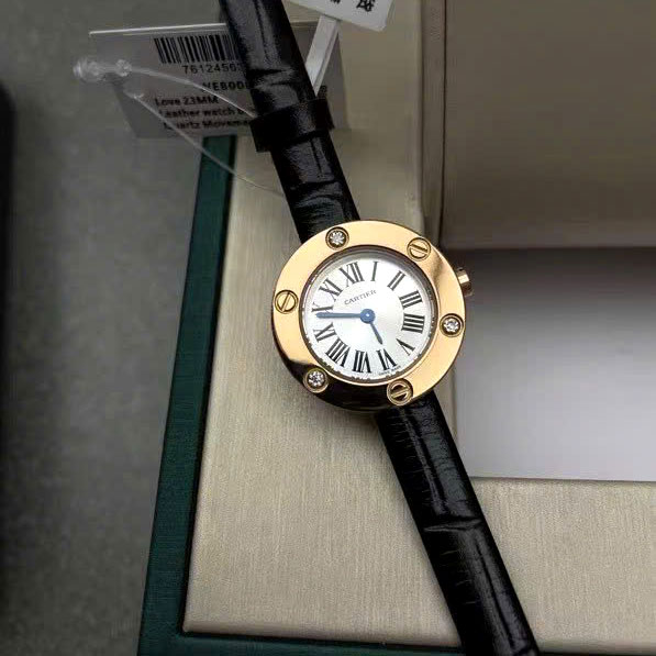 Đồng hồ mặt tròn Cartier dây da siêu cấp