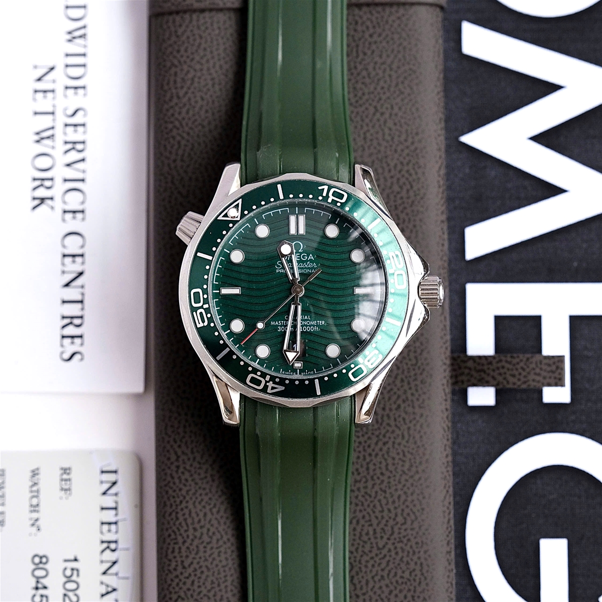 Đồng hồ Omega mặt xanh vân trắng siêu cấp