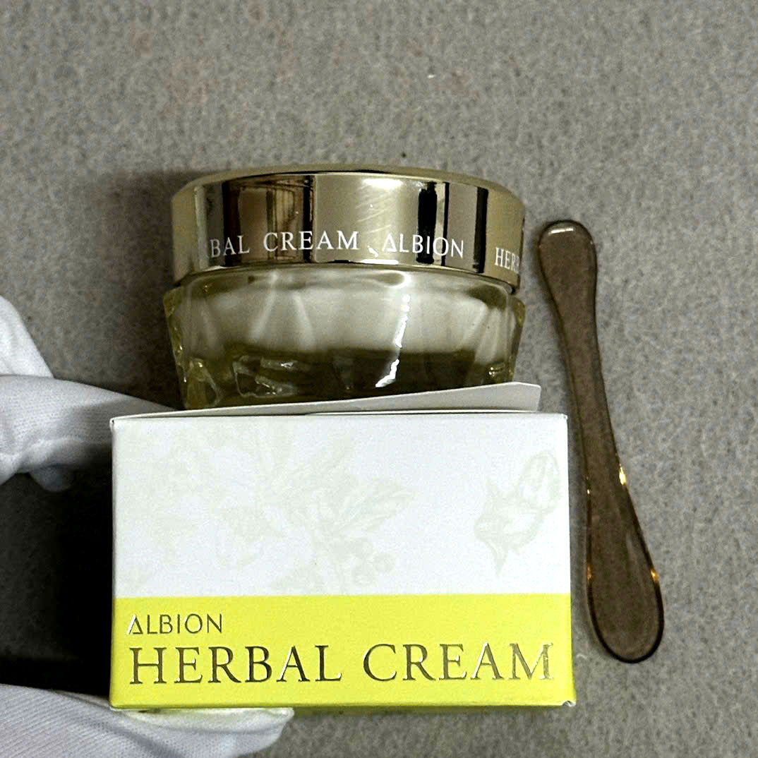  Kem dưỡng da dầu Albion Gold 40g