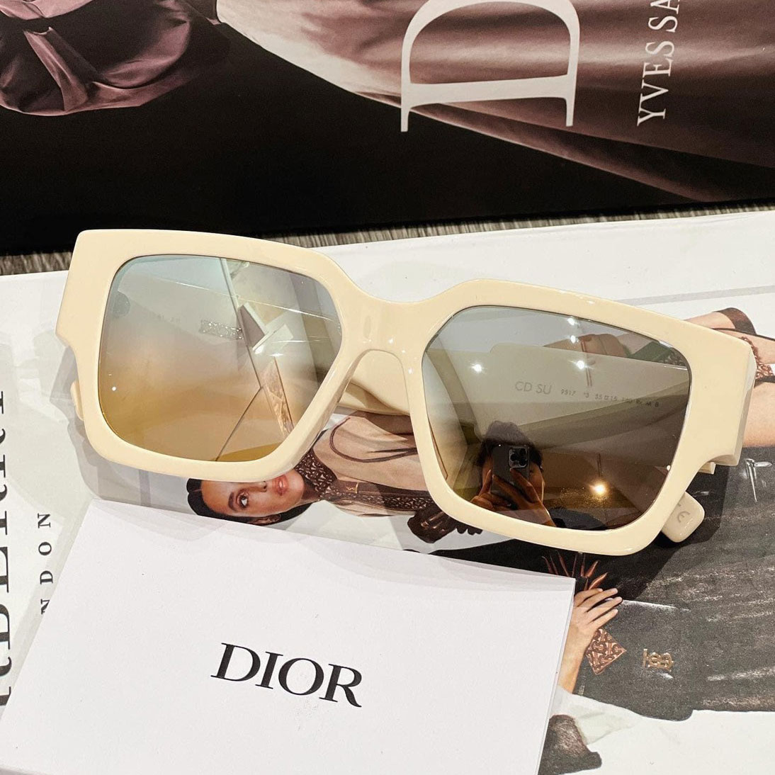 Kính hiệu Dior mắt tráng gương gọng nhựa 