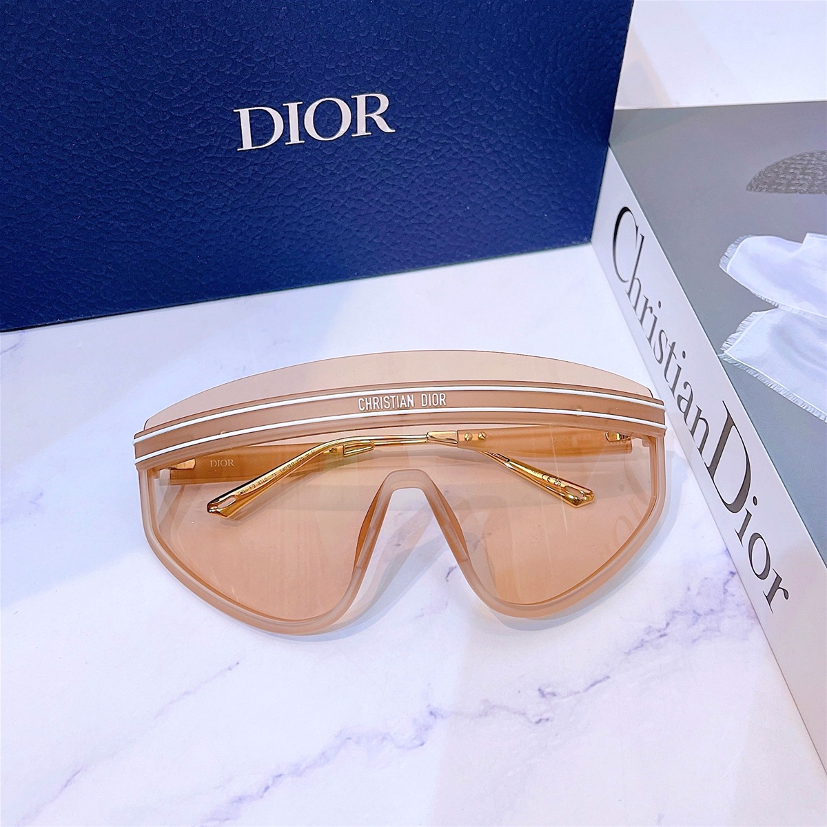 Kính mắt viền vàng hiệu Chirstain Dior super