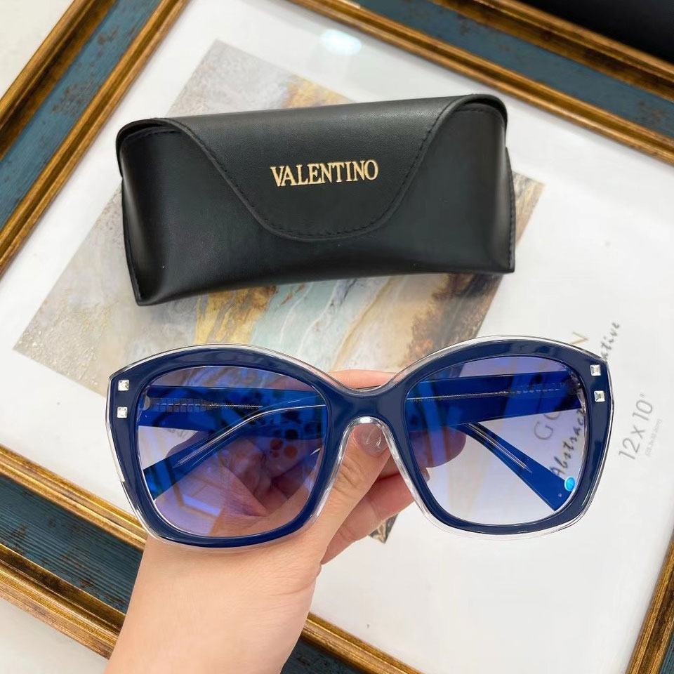 Kính mắt nữ hiệu Valentino mắt bầu 