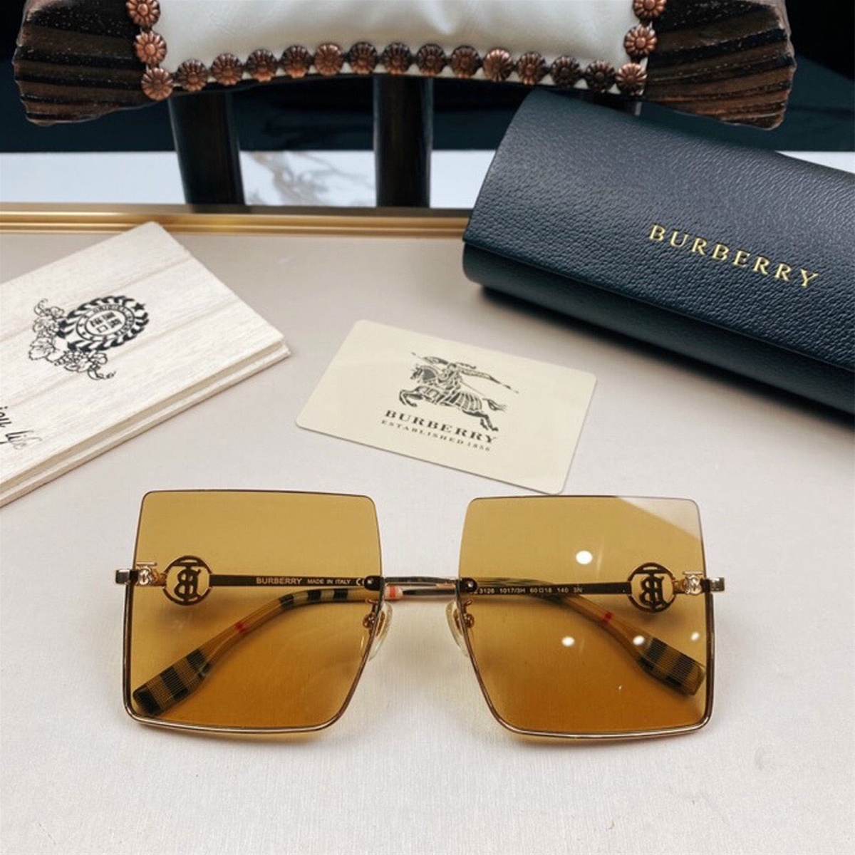 Kính không gọng mắt vuông hiệu Burberry siêu cấp