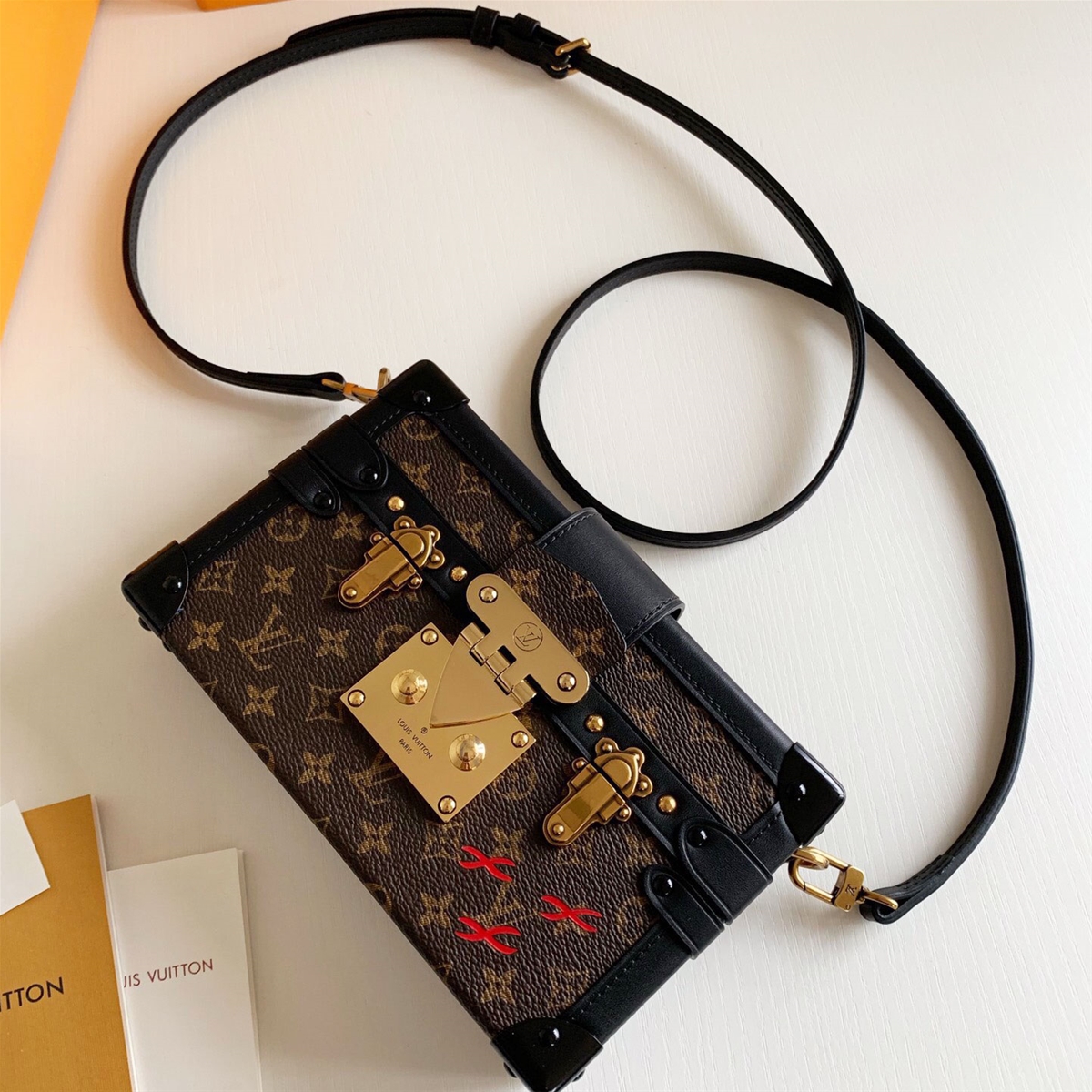 Túi xách Louis Vuitton cốp hoa nâu Likeauh