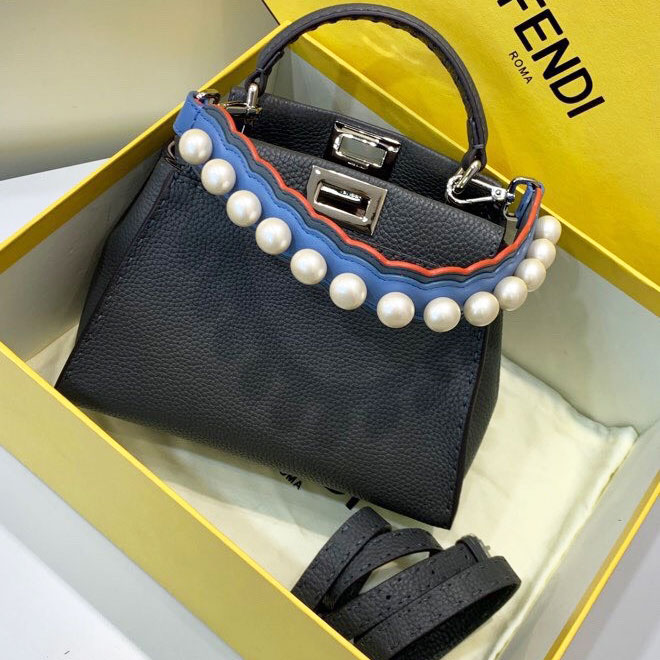 Túi hiệu Fendi da mịn kèm quai đính ngọc siêu cấp